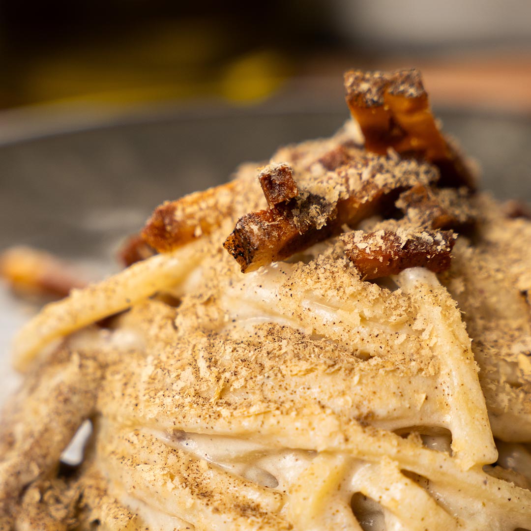 Pasta alla gricia con Vegcetta Affumicata Bio Fermaggio